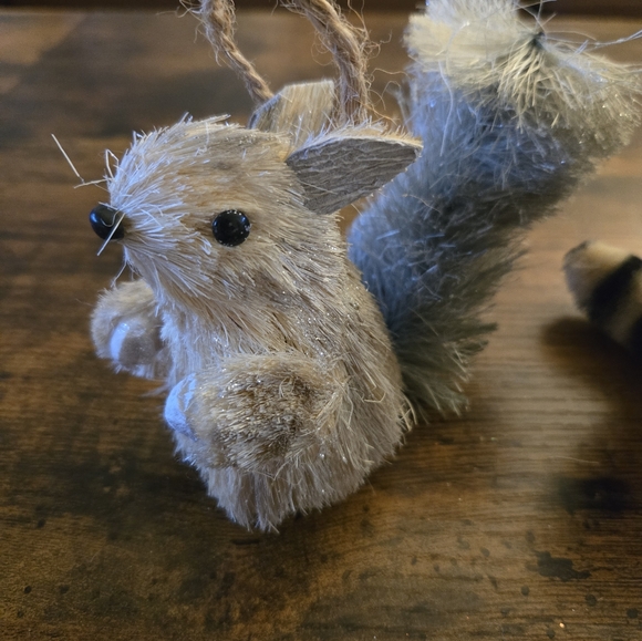 Bottle brush squirrel and raccoon Christmas tree ornaments - Set of 2 - NWOT - Picture 5 of 5